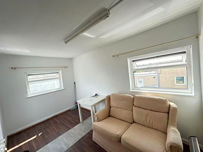 2 Bedroom Flat To Rent In Oxford Street, Swansea, SA1