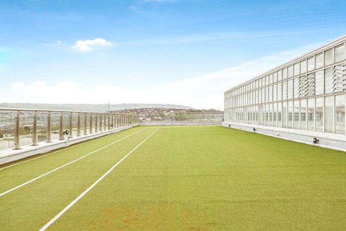 2 Bedroom Apartment For Sale In Skypark Road, Bedminster, Bristol, BS3