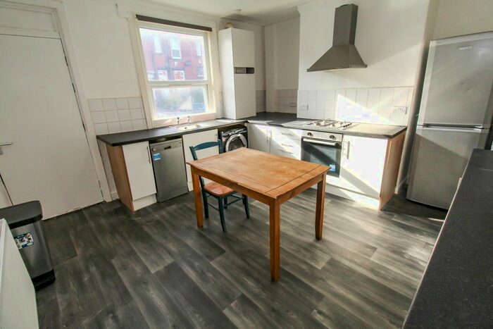 6 Bedroom Terraced House To Rent In Grimthorpe Terrace, Headingley, Leeds, LS6