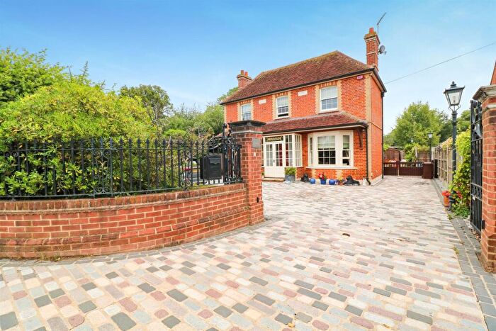 3 Bedroom Detached House For Sale In Main Road, Bicknacre, Chelmsford, CM3