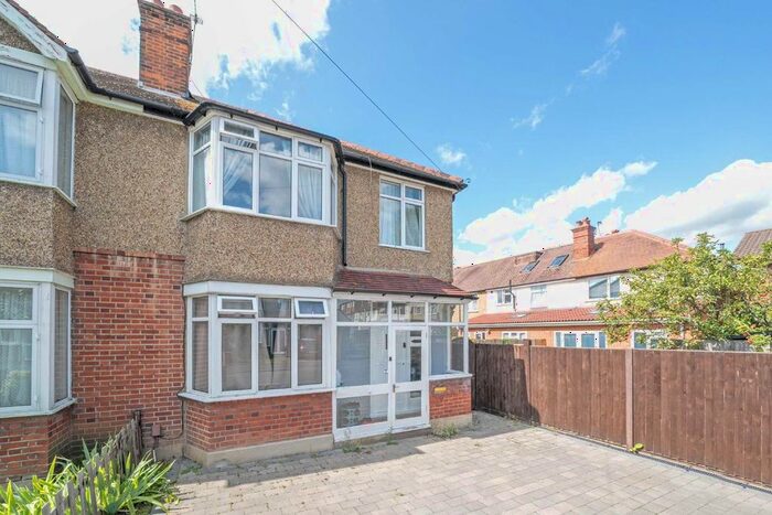 3 Bedroom Semi-Detached House To Rent In Myrtle Grove, New Malden, KT3