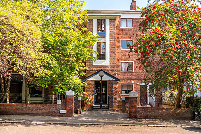2 Bedroom Apartment For Sale In Northampton Street, Islington, London, N1