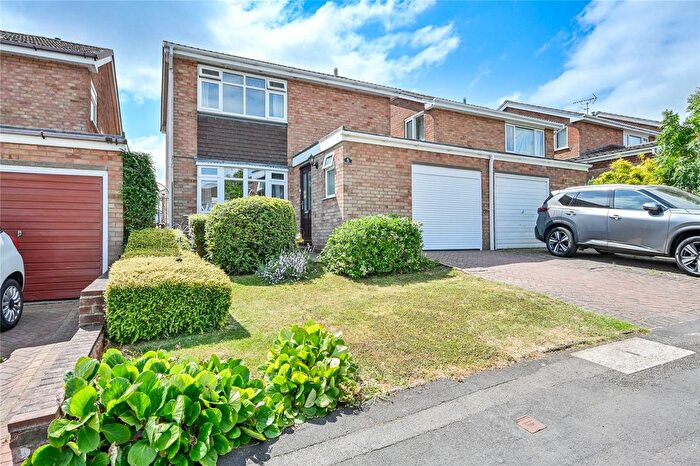 3 Bedroom Link Detached House For Sale In Chaulden Road, Stafford, Staffordshire, ST16