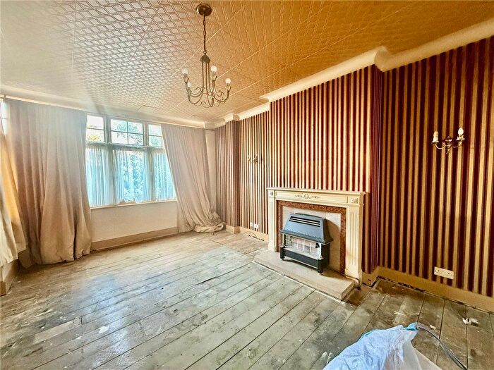 3 Bedroom Terraced House For Sale In Croindene Road, London, SW16