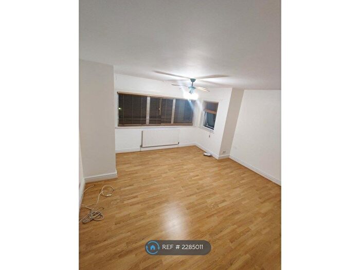 2 Bedroom Flat To Rent In Lomond Court, Wealdstone, Harrow, HA3