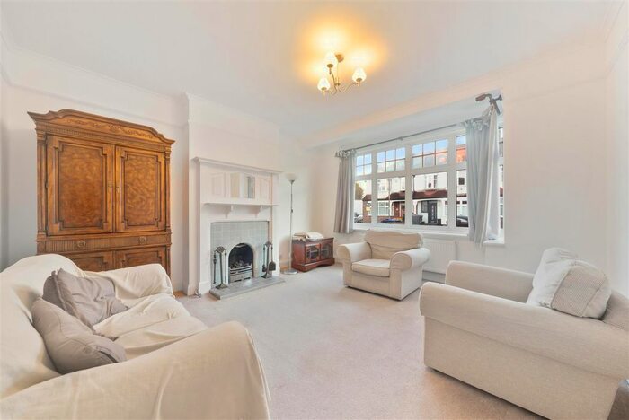4 Bedroom Property To Rent In Meadow Close, London, SW20