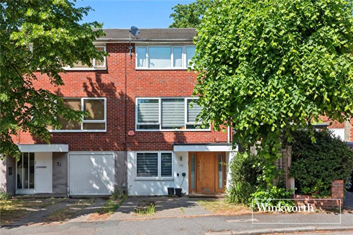4 Bedroom End Of Terrace House For Sale In Cyprus Road, Finchley, London, N3