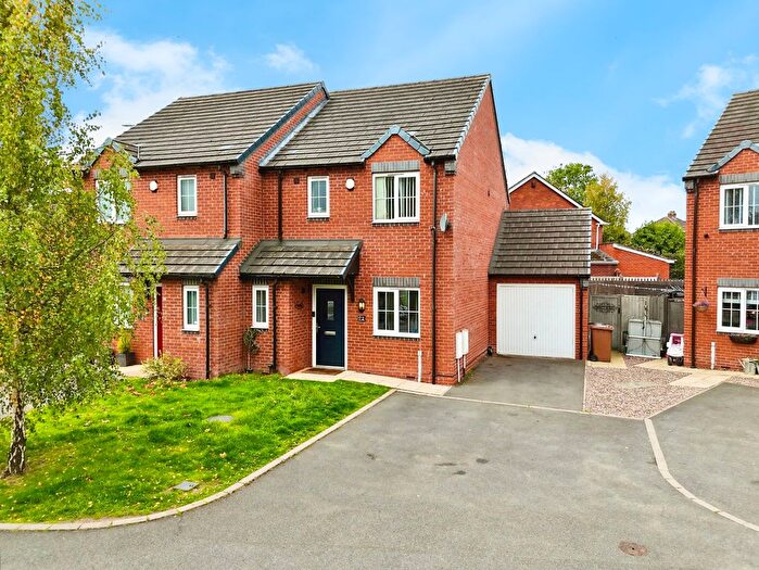 3 Bedroom Semi-detached House For Sale In Meadow Brook, Shelfield, Walsall, WS4
