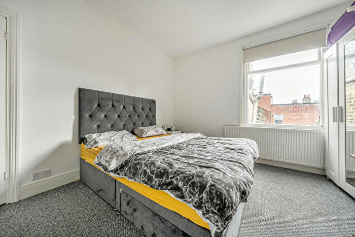 2 Bedroom Apartment For Sale In Vernham Road, Plumstead, SE18