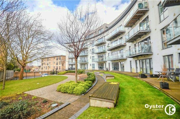 2 Bedroom Flat For Sale In Friern Barnet Road, London, N11
