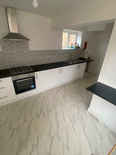 3 Bedroom House To Rent In Trotters Lane, West Bromwich, B71