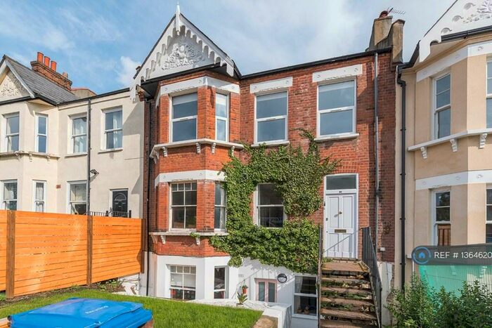 3 Bedroom Flat To Rent In Overhill Road, London, SE22