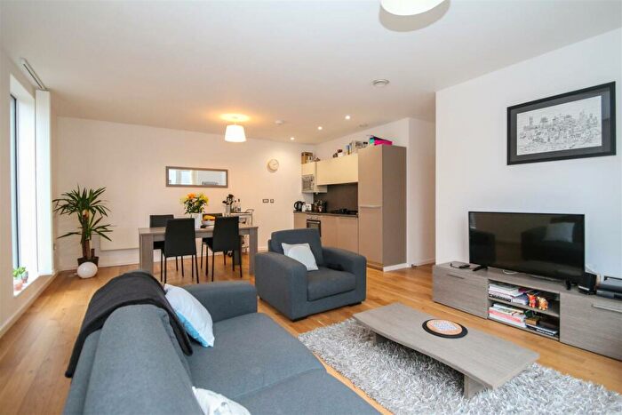 2 Bedroom Apartment To Rent In Smithfield Square, High Street, Manchester, M4