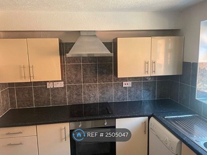 2 Bedroom Flat To Rent In Radlett Close, London, E7