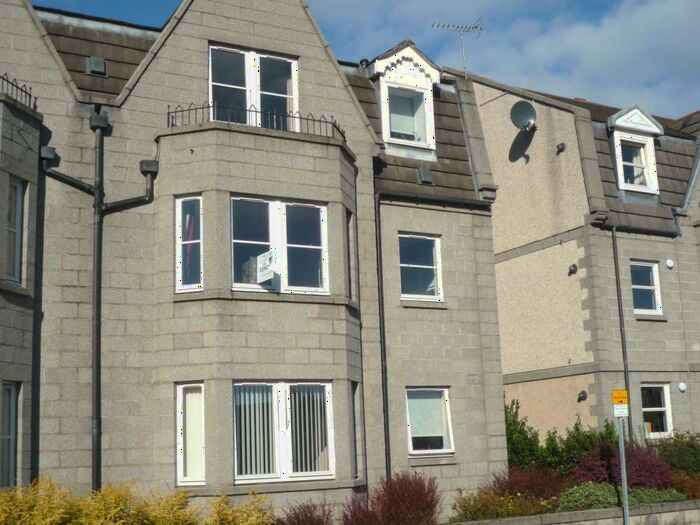 2 Bedroom Flat To Rent In Albury Gdns, Aberdeen, AB11