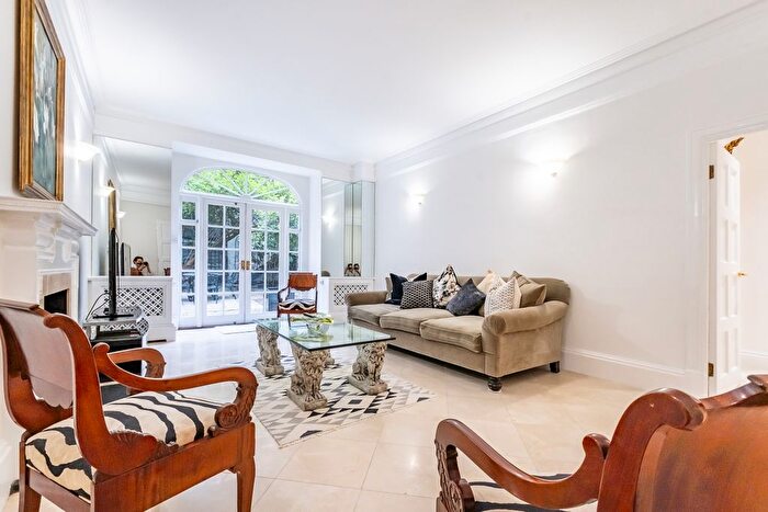 4 Bedroom Flat To Rent In Basil Street, London, SW3