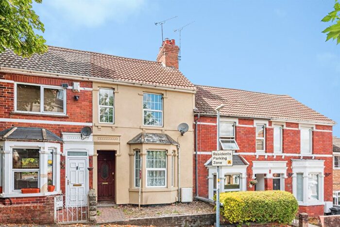 2 Bedroom Terraced House For Sale In Deacon Street, Swindon, SN1