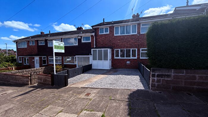 3 Bedroom Town House For Sale In Newmount Road, Fenpark, Stoke-on-trent, ST4