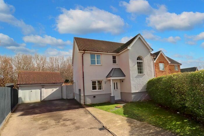 4 Bedroom Detached House For Sale In Moors Croft, Braintree, CM7
