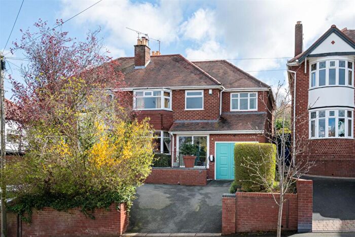 4 Bedroom Semi Detached House For Sale In St. Peters Road, Stourbridge, DY9