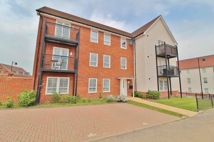 2 Bedroom Flat For Sale In Plant Farm Crescent, Berewood, PO7