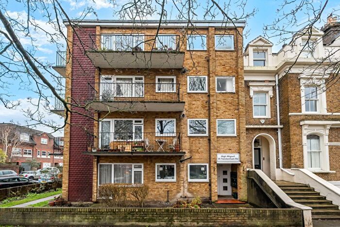1 Bedroom Flat To Rent In High Wigsell, Twickenham Road, Teddington, TW11