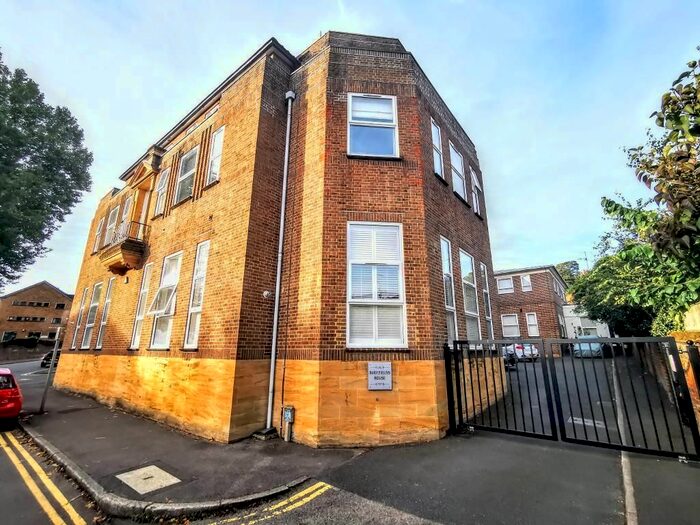 1 Bedroom Flat To Rent In Bury Fields, Guildford, Guildford GU2