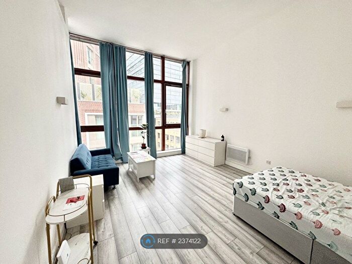 2 Bedroom Flat To Rent In Naylor Building West, London, E1