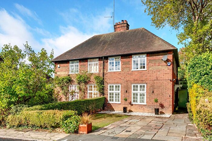 3 Bedroom Semi Detached House For Sale In Eastholm, London, NW11