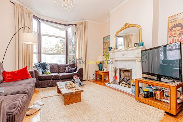 4 Bedroom Flat To Rent In Bayston Road, London, N16