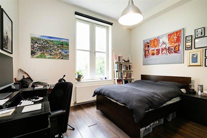 2 Bedroom Flat To Rent In Crescent Road, London, N8