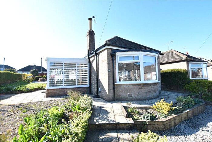 2 Bedroom Bungalow For Sale In Kingswear Grove, Leeds, West Yorkshire, LS15