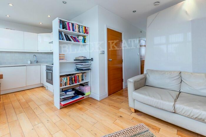 Studio To Rent In Balls Pond Road, London, N1