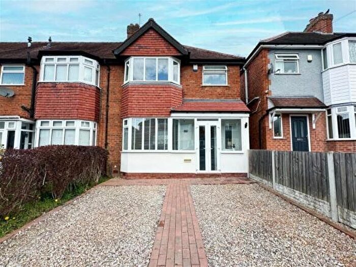 Semi-Detached House To Rent In Lindsworth Road, Birmingham, West Midlands, B30