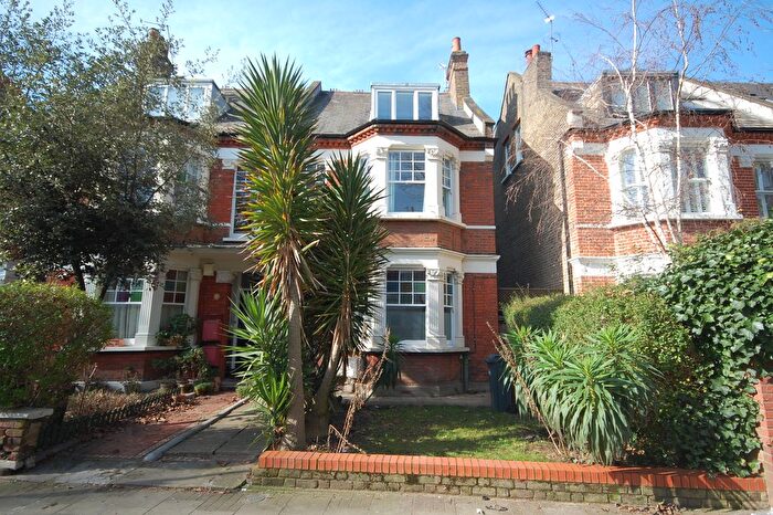 3 Bedroom Flat To Rent In Mayfield Avenue, London, W4