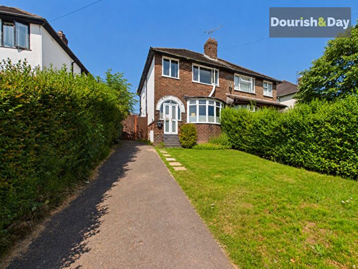 3 Bedroom Semi-Detached House For Sale In Tixall Road, Stafford, ST16
