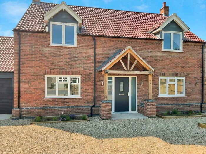 4 Bedroom Detached House For Sale In Broadgate, Whaplode Drove, Spalding, PE12
