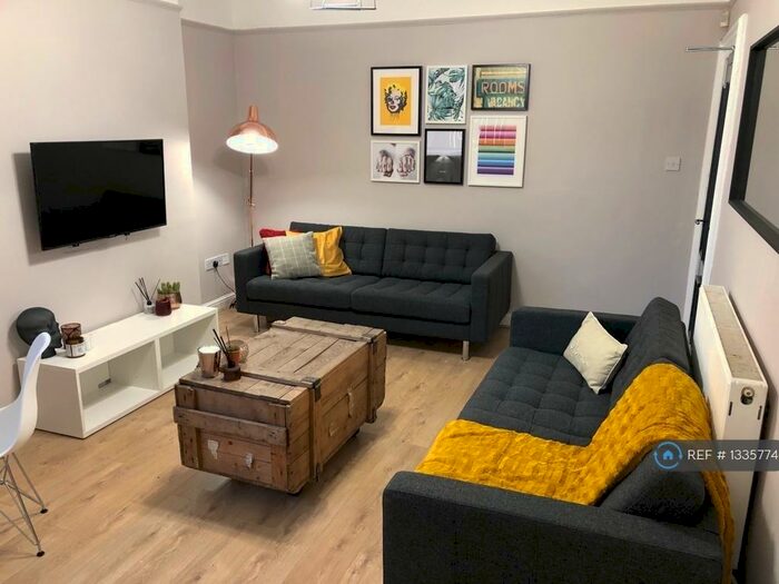 6 Bedroom Semi-Detached House To Rent In Cumberland Avenue, Liverpool, L17