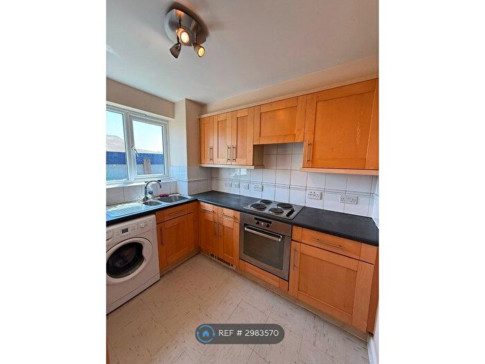 2 Bedroom Flat To Rent In Scotney Gardens, Maidstone, ME16