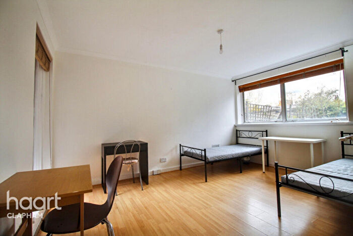 2 Bedroom Apartment To Rent In Parkgate Road, London, SW11