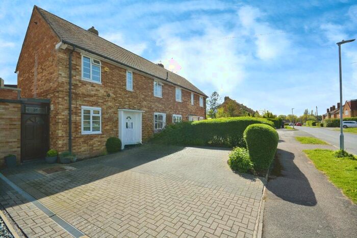 3 Bedroom Semi-Detached House For Sale In Raymonds Plain, Welwyn Garden City, AL7