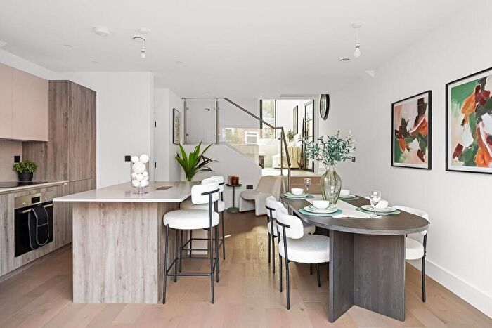 3 Bedroom House For Sale In Hermitage Place, SE19