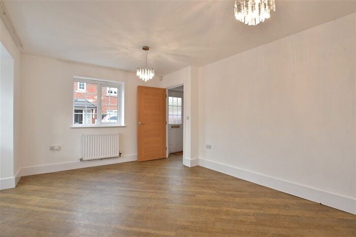 3 Bedroom Detached House For Sale In Penrith Crescent, Wickford, Essex, SS11