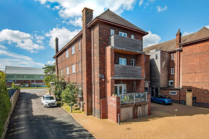 3 Bedroom Maisonette To Rent In Weldon Road, Corby, NN17