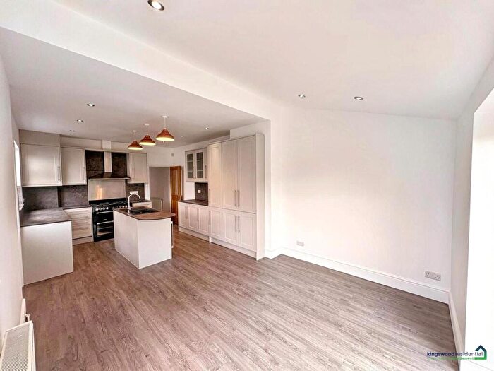 4 Bedroom Semi-Detached House To Rent In Waverley Avenue, Beeston, Nottingham, NG9