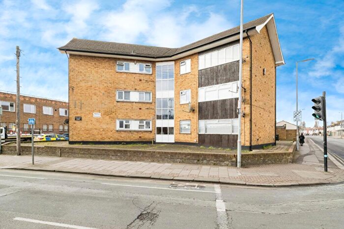 2 Bedroom Flat For Sale In Rainham Road South, Dagenham, RM10
