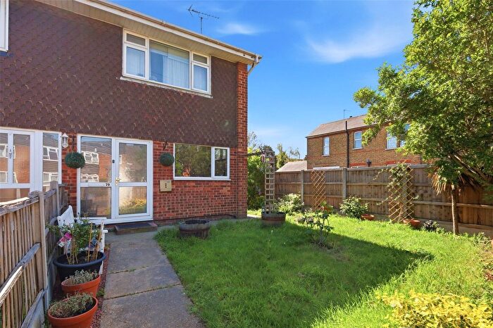 3 Bedroom Semi-Detached House For Sale In East Street, Prittlewell, Essex, SS2