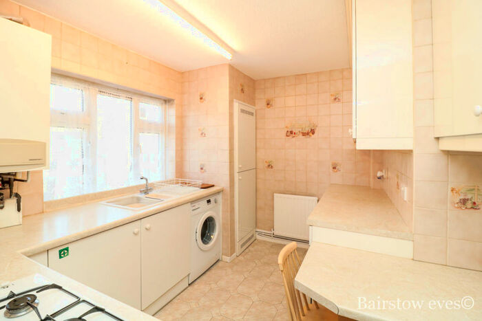 1 Bedroom Flat To Rent In Glade Court, Ilford, IG5