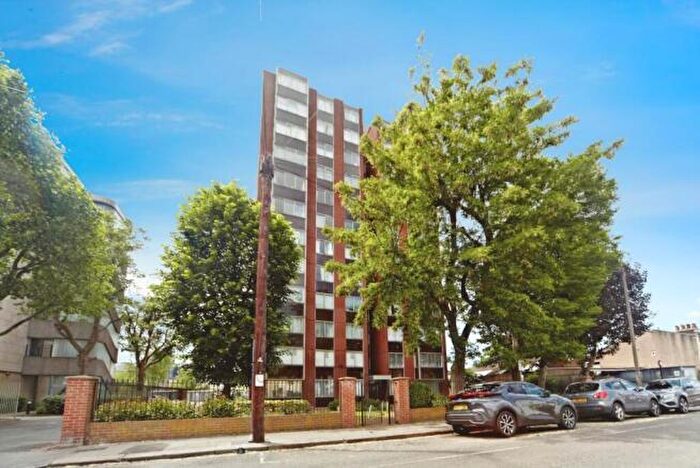 2 Bedroom Flat To Rent In Cross Road, Croydon, CR0