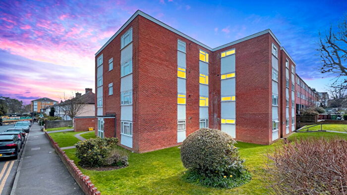 1 Bedroom Flat For Sale In Wallington, Surrey, SM6